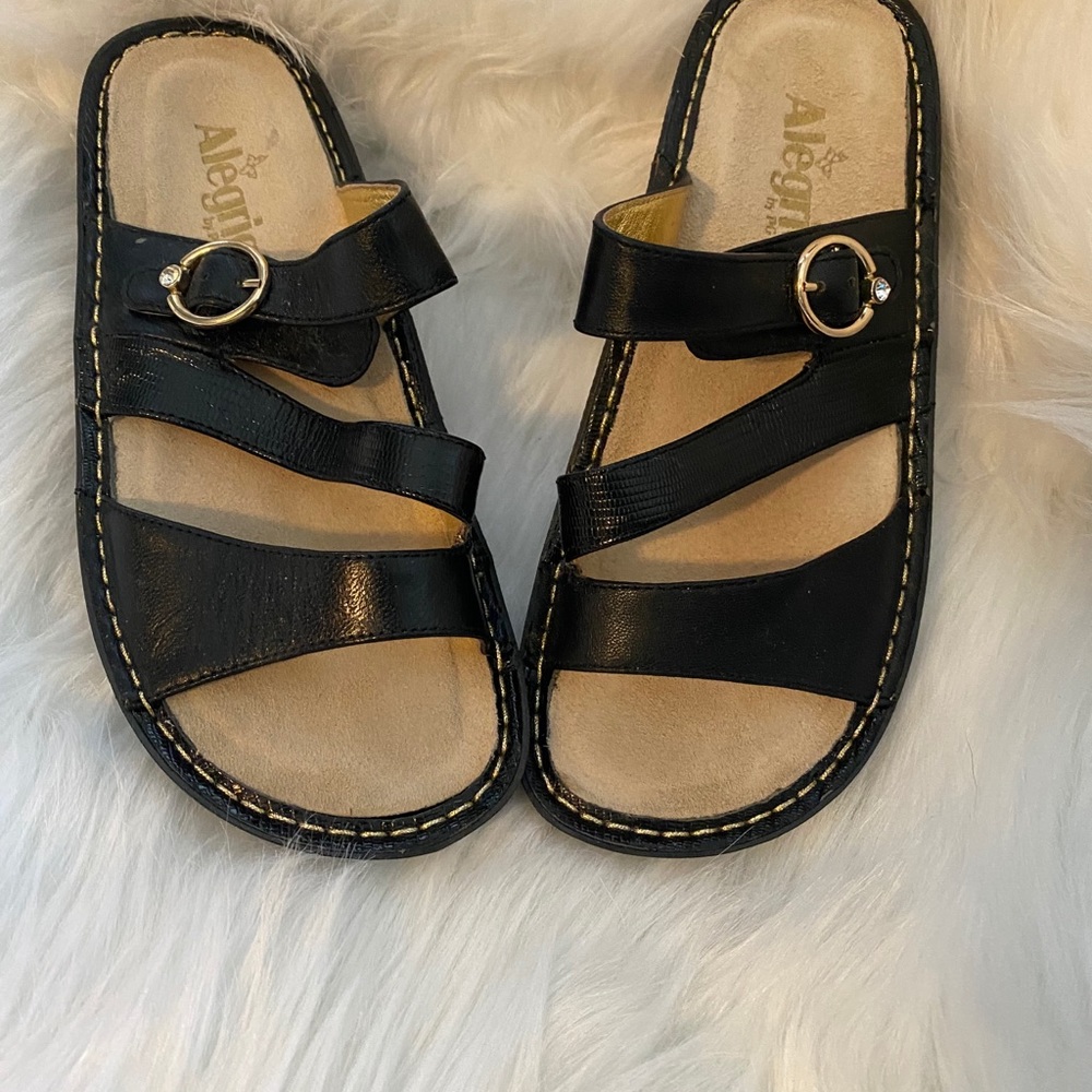 Sandals - Picture 3 of 3